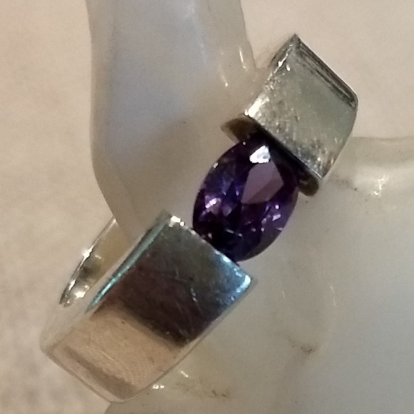 Silver ring. - Picture 2 of 6